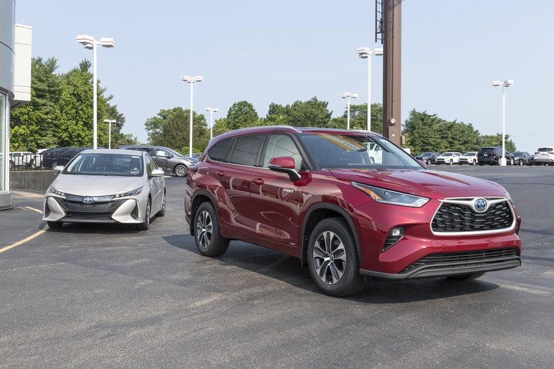 Motor Hills | 4Runner Vs Highlander Off Road: Which Is Better? 2021 Toyota Prius Hybrid and Highlander parked in front of a car dealership