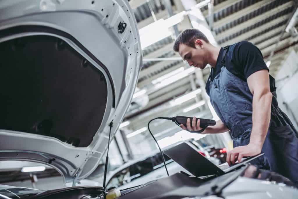 Motor Hills | Mechanics Then vs. Now: The Impact of Technology Modern Mechanics using Scanner