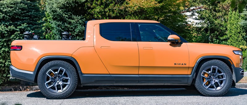 Motor Hills | Why Are Americans Switching to EVs in 2025? Rivian R1T EVs