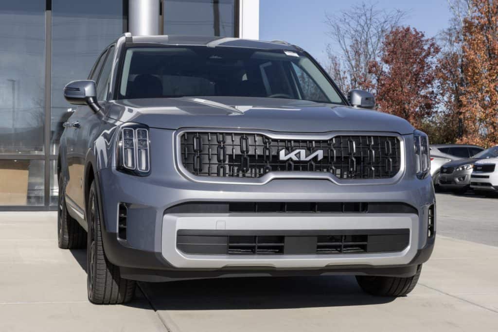 Motor Hills | 2025 SUV Showdown: The Best Models for Performance, Safety, and Value Compared 2025 SUV - Kia Telluride