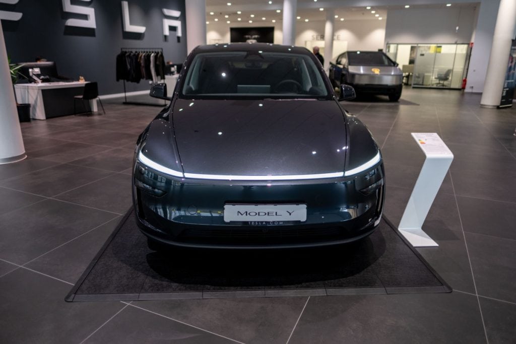Motor Hills | 2025 SUV Showdown: The Best Models for Performance, Safety, and Value Compared 2025 SUV - Tesla Model Y