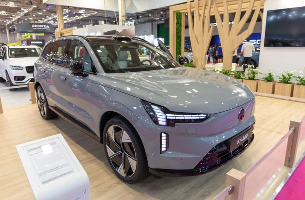Motor Hills | 2025 SUV Showdown: The Best Models for Performance, Safety, and Value Compared 2025 SUV - Volvo EX90
