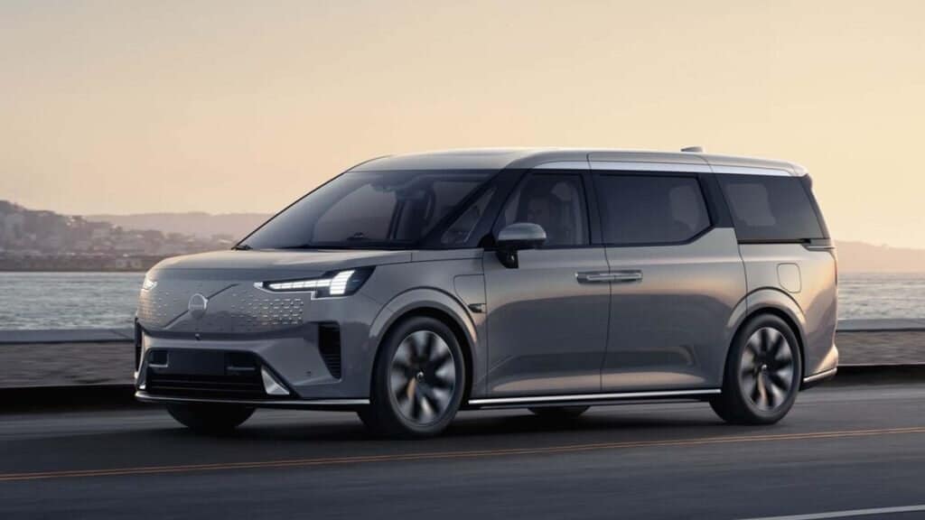 Motor Hills | Electric Minivans: Family-Sized EVs Are Finally Here Volvo EM90 - Electric Minivans