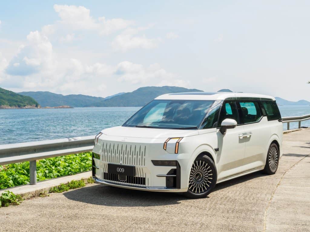 Motor Hills | Electric Minivans: Family-Sized EVs Are Finally Here Zeekr 009 - Electric Minivans